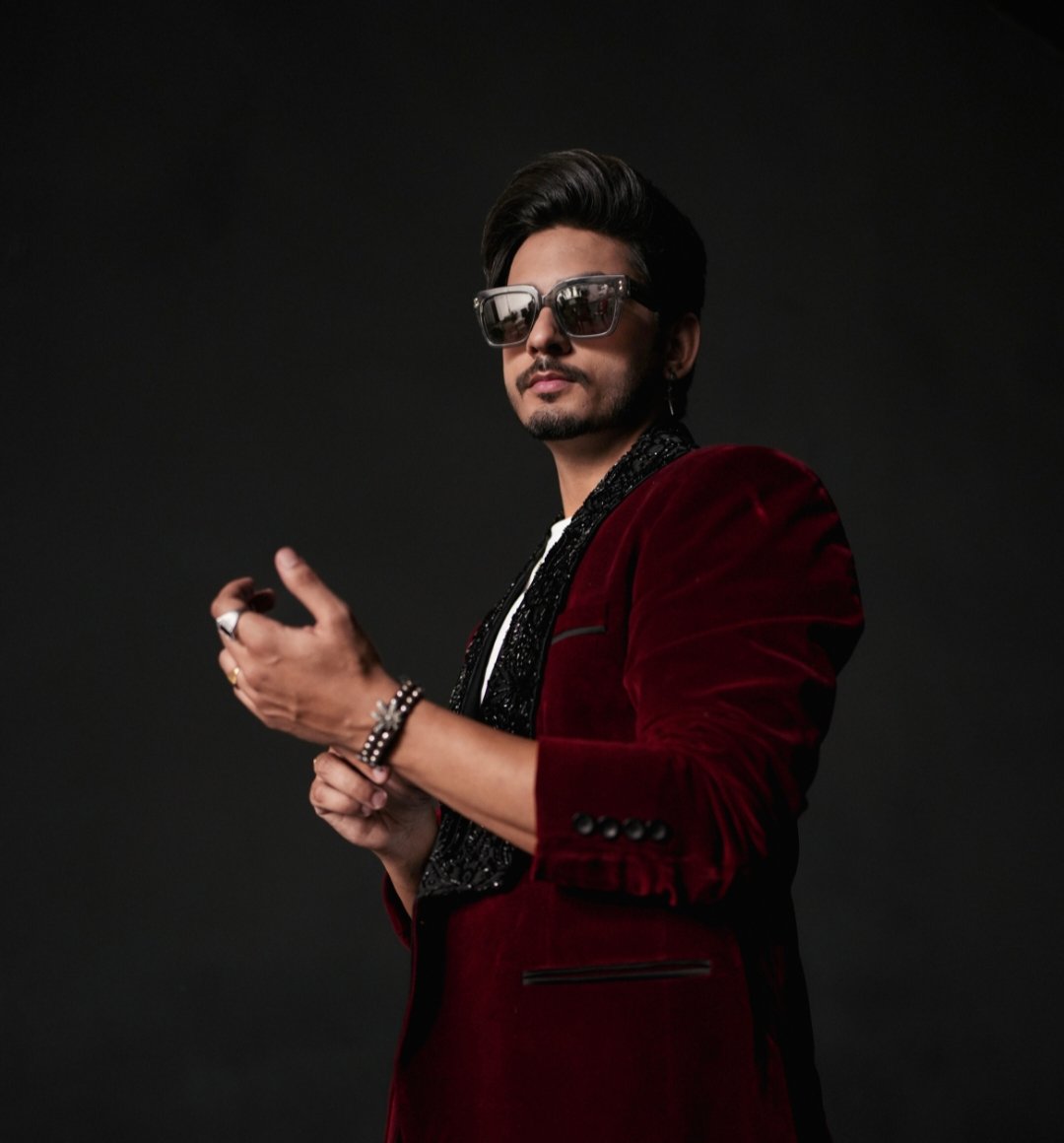 Raahi Dhawan Steps Into Music World with Ik Onkar, Guided by Rao & Sapru Raahi Dhawan Steps Into Music World with Ik Onkar, Guided by Rao & Sapru